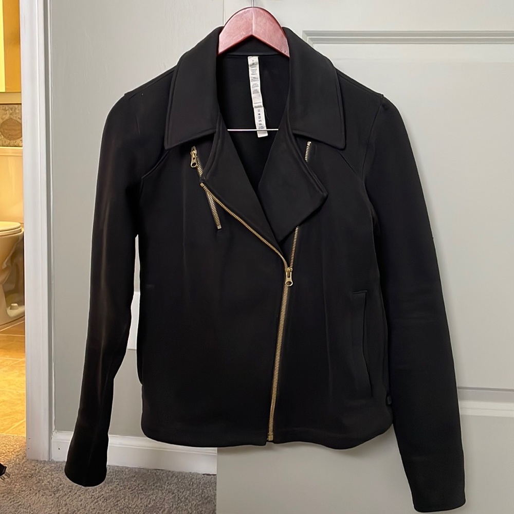 Lululemon side zip up jacket. Gold zippers size 6